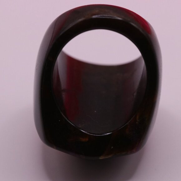 Vintage 7.5 Chunky but Lightweight Lucite Black With Brown Marbeling Ladies Ring - Picture 5 of 5